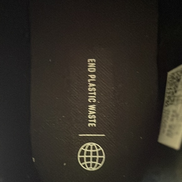 Adidas running girls shoes . - Picture 7 of 8